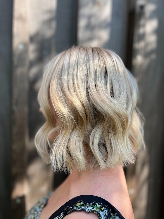 atelier_coiffure_meches_carre mèches blondes sur coupe au carré